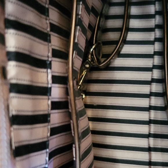 HP✨️ NWOT patent leather handbag - Picture 6 of 8